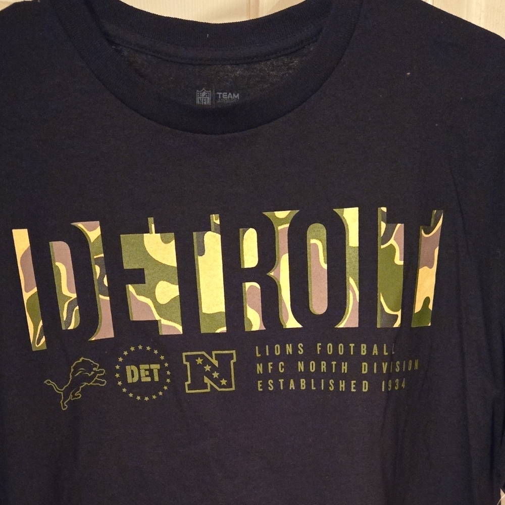 NFL  Detroit Lions T-Shirt NWT